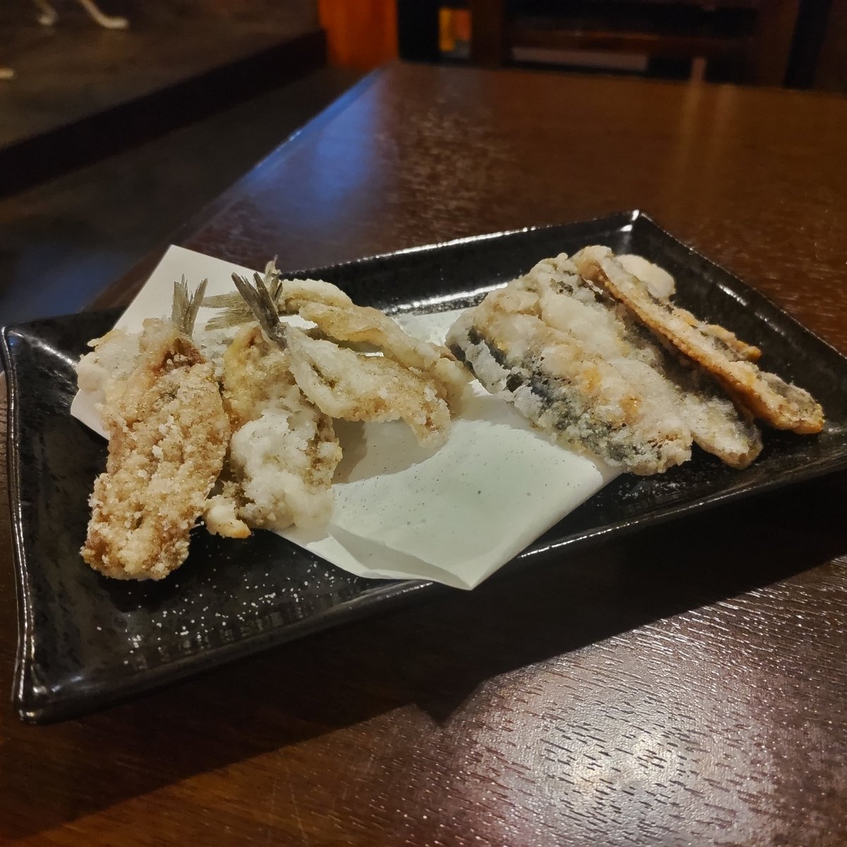 666papico's tweet photo. 友人が釣ってきたのを天ぷらで頂く https://t.co/JGKMMlSmpF
