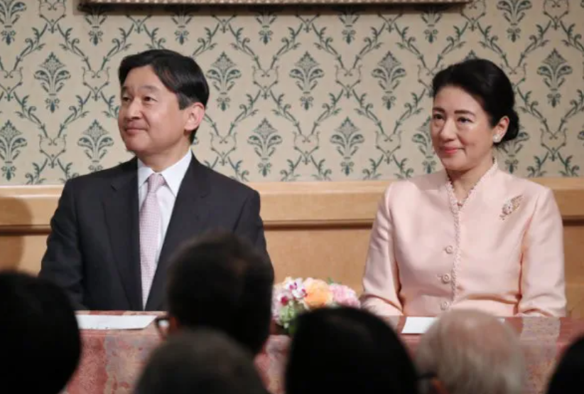 12_1_iron_opal's tweet photo. 悲しいが「令和の両陛下はとことん軽んじていい」という風潮を作ったのは、平成の天皇皇后＝上皇夫妻。特に悠仁様誕生前後から当時の東宮ご夫妻を軽んじる傾向が宮内庁、マスコミ、ウヨから出てきた。当時の天皇皇后が会見で東宮家に嫌味を言ったり、露骨に東宮家をハブって次男一家を贔屓したせいだ。 https://t.co/MId7YtrzKn