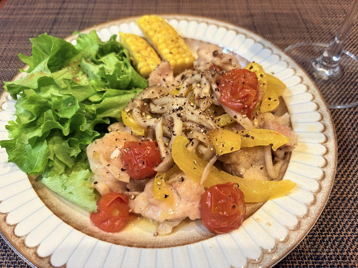 bfvumi's tweet photo. 鶏肉と夏野菜の酒蒸しなど。
ニューアコ19日改めて見ると行きたすぎる人生。好きの大渋滞。誰だよ集めたの。繁忙期、1日フル屋外耐えられる自信ないから指くわえてる。 https://t.co/zO6aL5ZrZT