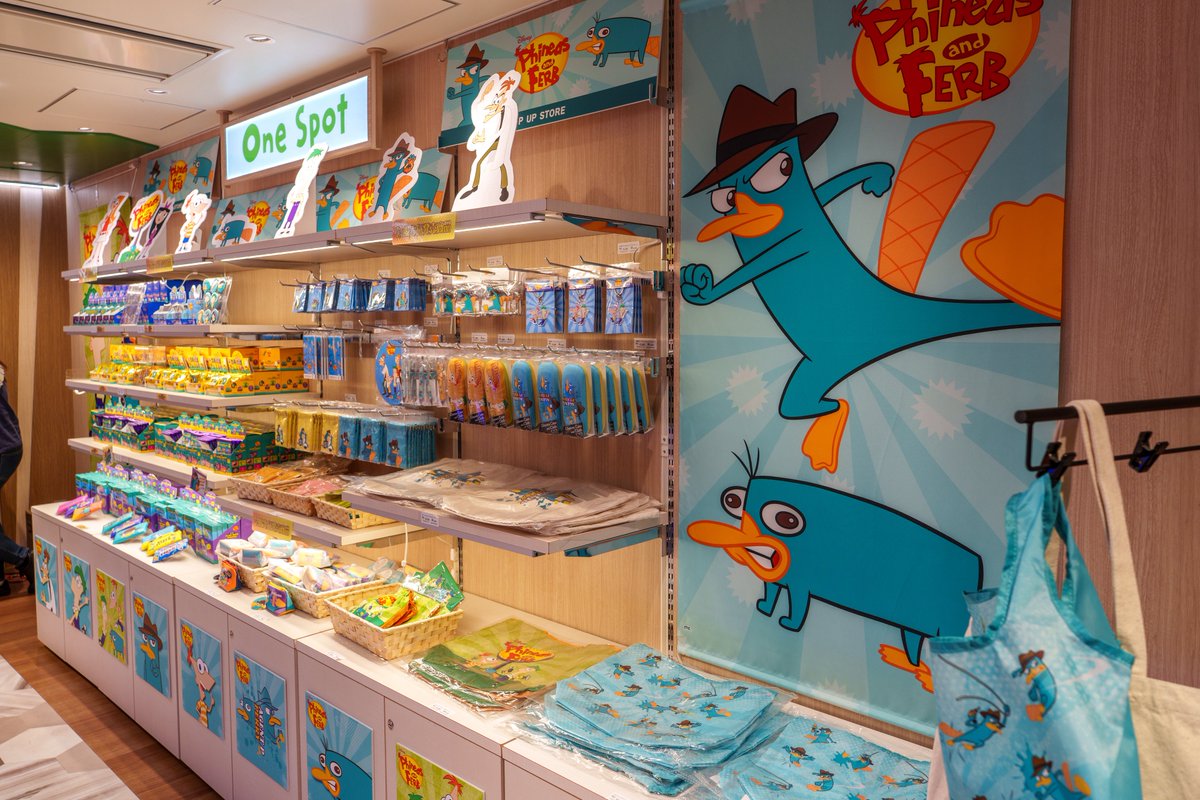 _Disney_mania_'s tweet photo. 東京駅で開催中
『フィニアスとファーブ』ポップアップストア‼️

思っていた以上に充実のラインナップ…！！
会場先行販売の商品もたくさん✨

東京駅一番街 One Spotにて、
7/30までの期間限定開催です⚠️ https://t.co/NSXZ3IiXcX
