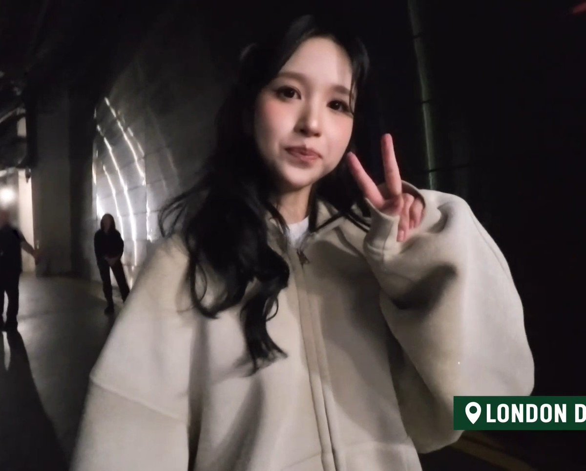 wodyy97's tweet photo. 런던 첫날 완전 귀요미 https://t.co/llIA3s0wZB
