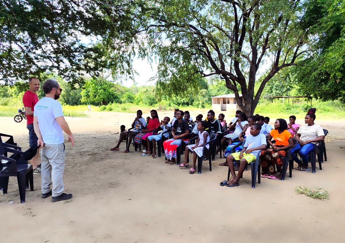 AzadaVerde's tweet photo. 🌱 En Azada Verde trabajamos junto a las comunidades de Mozambique en agricultura, acceso al agua, educación, reforestación y restauración de manglares.

Cinco áreas, un mismo objetivo: crear oportunidades y proteger el entorno💚 https://t.co/ftmu3i2Rnb