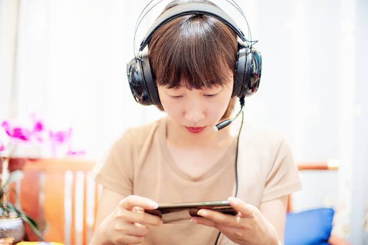 seogilauthor's tweet photo. Just unboxed my new wireless headphones—super sleek sound and comfy fit, perfect for my daily commute! https://t.co/UKQxG60mEO