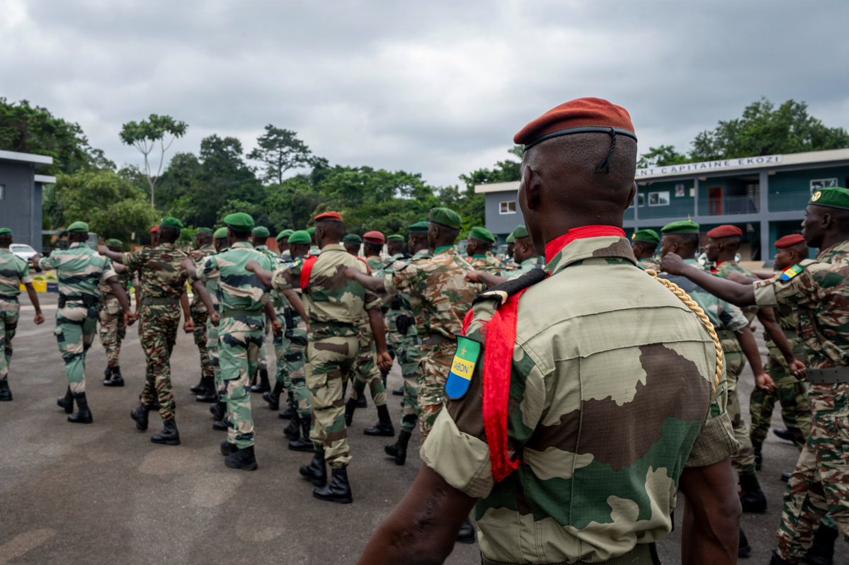 USSOCAF's tweet photo. 🇺🇸🇬🇦 Strong partners strengthen security. Deputy Secretary General of the #Gabonese Ministry of Defense, Brig. Gen. Paul Tsamba Moubeyi, recognizes members of the 1st Régiment de Parachutiste Gabonais and Gabonese Republican Guard during the closing ceremony of a recent #JCET with @USASOCNews @3rdSFGroup @USAfricaCommand @usembassygabon