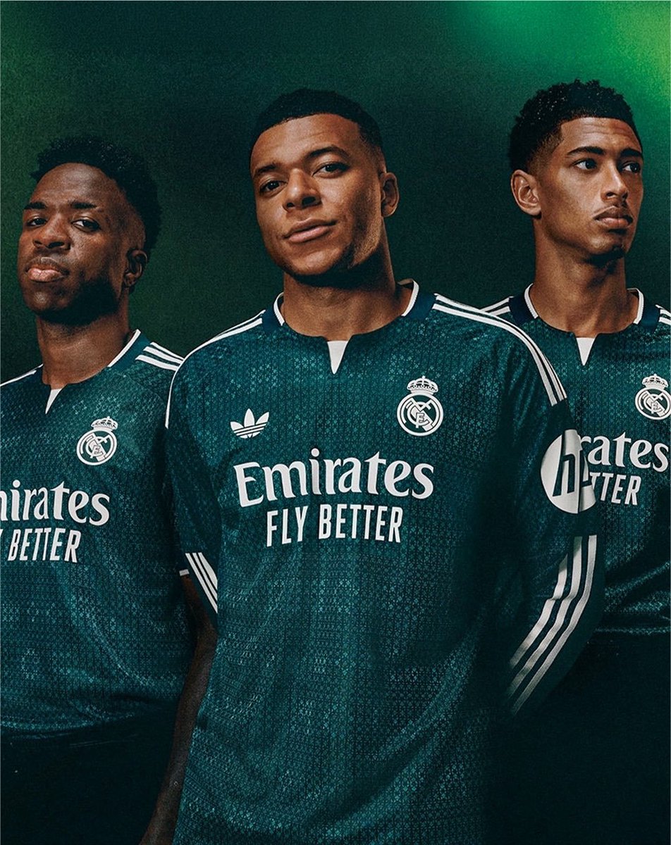 futtmais's tweet photo. Esse novo uniforme do Real Madrid já é um dos mais bonitos da próxima temporada.

Que absurdo! https://t.co/ferKh607pN