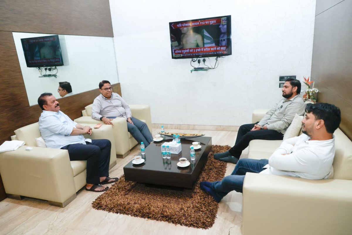 rais_shk's tweet photo. Had an important and constructive meeting today in Thane with Member of Legislative Council Ravindra Phatak ji regarding the speed and quality of civic development works in Bhiwandi. Our focus remains firm on transforming Bhiwandi through better infrastructure and civic amenities. Bhiwandi Deputy Mayor Shri Tarique Momin and Shri Javed Ansari joined us to discuss key local issues. #RiseWithRais #Bhiwandi