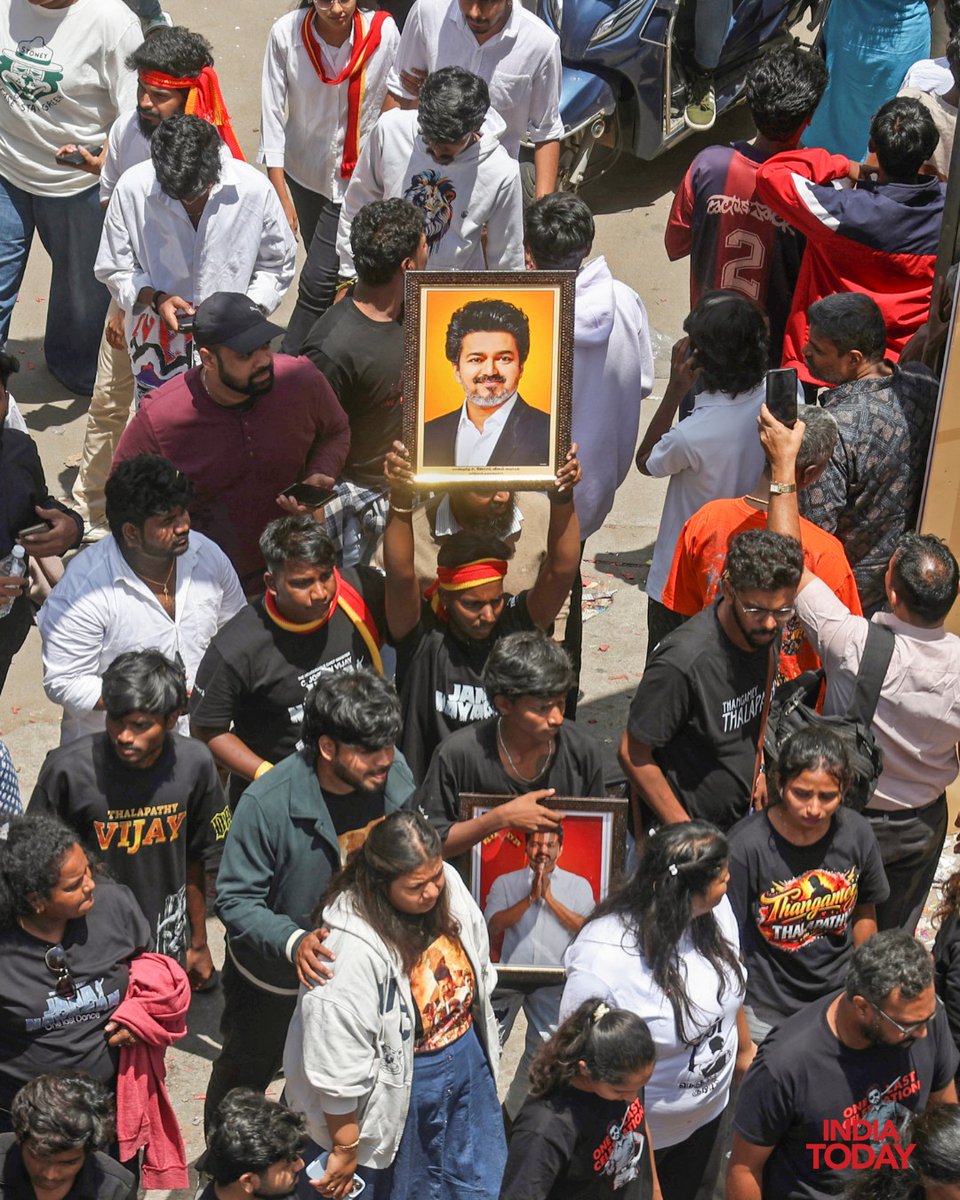 IndiaToday's tweet photo. #INPICS | Fans celebrate the theatrical release of Tamil Nadu Chief Minister and actor Vijay’s film Jana Nayagan in Bengaluru on Thursday.
#JanaNayagan #Vijay #ThalapathyVijay #Bengaluru #TamilCinema #ITPhotoblog #Trending #Viral https://t.co/Amp7JSLBq7