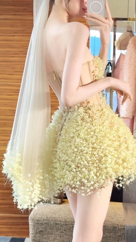 _littlethicket's tweet photo. lovely dress https://t.co/TEnU8mdPKP
