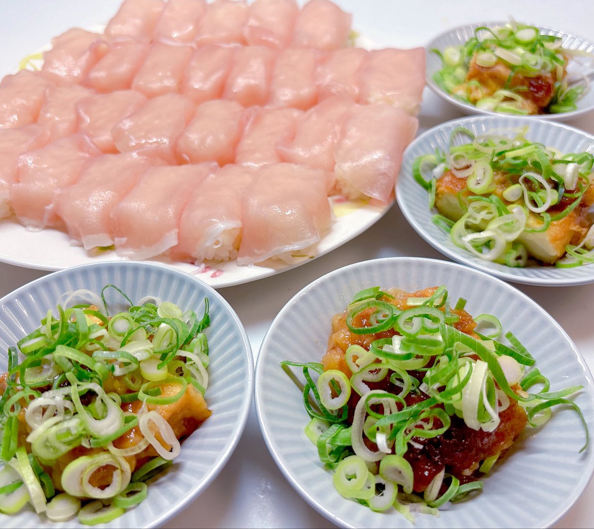 eringo614s's tweet photo. 今日の晩ごはんメインは生ハムメシ🍙
揚げ出し豆腐ネギ
アサリ、豚とキャベツのトマトスープ
イカフライ、ポテト、ゆでサツマイモ
豚オクラ炒め
ほうれん草白和え
お疲れさま〜🫶🏠 https://t.co/xAXyl8fs3F
