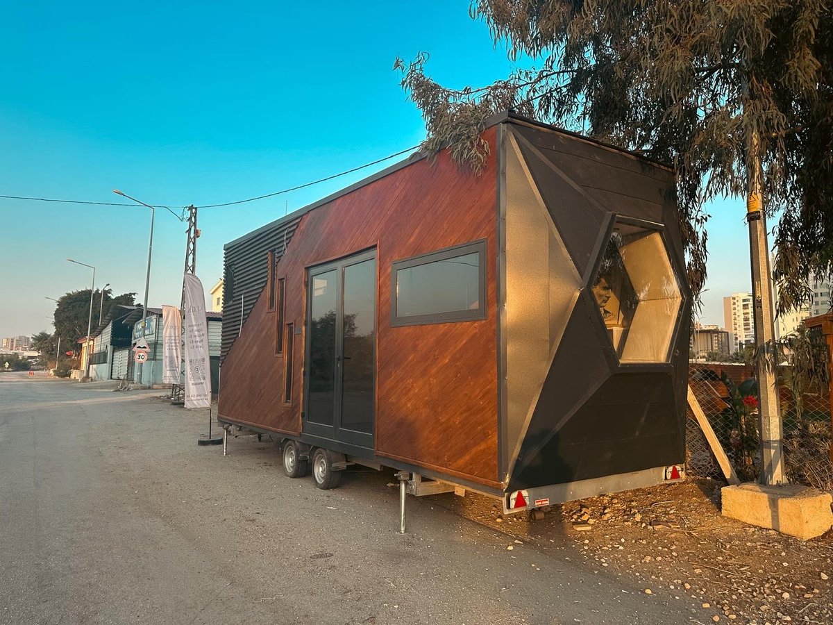 darkwebhaber's tweet photo. Adana'da bir vatandaşın tiny house'u çalındı. https://t.co/KdWpRlx5w4