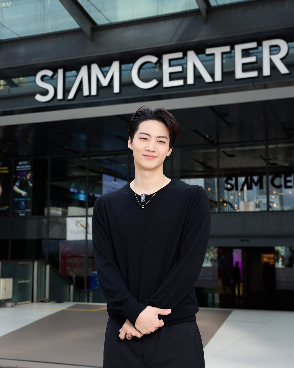 siam_center's tweet photo. 📸 สยามเซ็นเตอร์ชวน JAY B เช็กอินจุดช็อปใจกลางสยาม พร้อมแชร์โมเม้นต์สุดเอ็กซ์คลูซีฟกับแฟนๆแบบใกล้ชิด 💚

ร่วมสร้างประสบการณ์ใหม่ที่จุดประกายแรงบันดาลใจ และเปลี่ยนทุกโมเมนต์ให้กลายเป็นความทรงจำที่น่าประทับใจที่ สยามเซ็นเตอร์

#SiamCenterxJAYB a wonderful day with JAY B at Siam Center 🌴💚 

#SiamCenter #FriendofSiamCenter #JAYB @defjaybkr