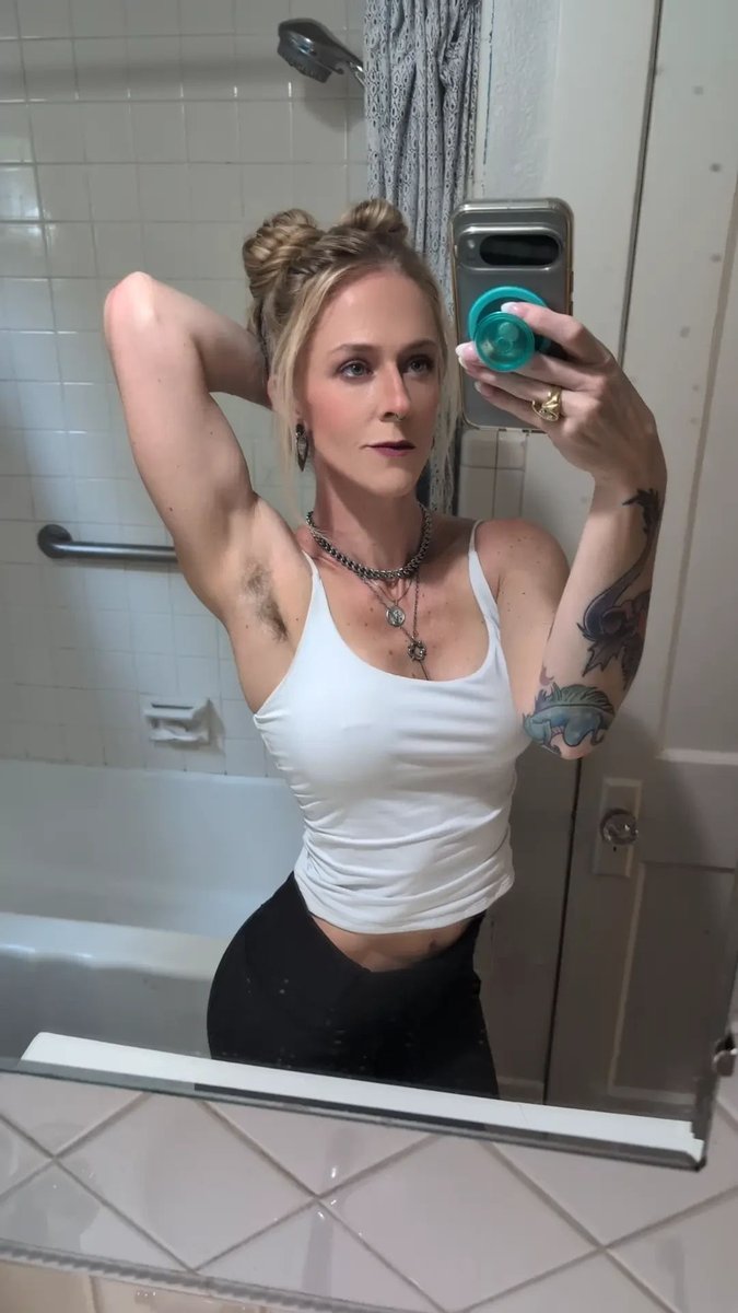 Carmilla_Vess's tweet photo. I have a tough question for you! Abs or armpits?
#gymtime #gymgirls #fitwomen #fitwoman #muscularwomen #bodyhair #fitness #selfie #smile #armpit #hairywomen #femalebodyhair #bodyhair #armpitselfie #armpithair https://t.co/KmUqpQONyr