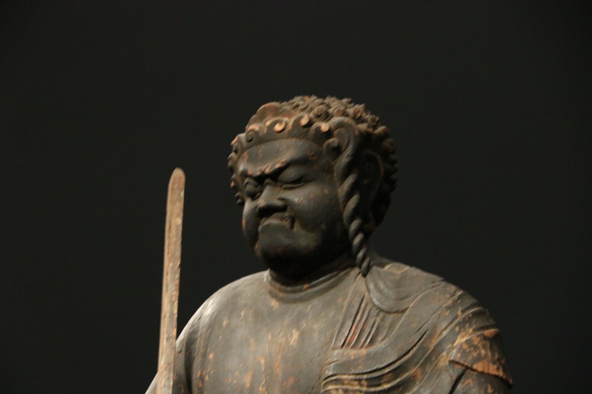 keigenn's tweet photo. 東京国立博物館の本館の1階ジャンル別展示にて、重要文化財の不動明王立像と大日如来坐像が撮影できます。「空海と真言の名宝」での撮影可能の仏様とともに拝されることをおすすめします。特に、不動様は、右の肩を上げて右に腰を大きくふり、それに呼応して裙の衣文が変化しているのが琴線に触れる。 https://t.co/UZi3O7CVgt