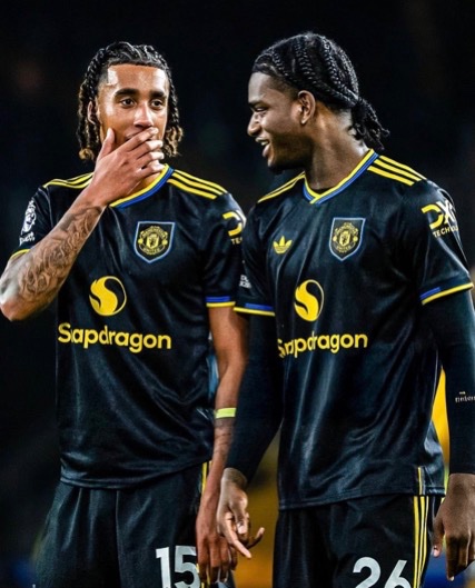 SimplyUtd's tweet photo. 🚨 But Yoro should be the future of the defence, alongside Heaven. Maguire has told people they can be United's version of Gabriel and William Saliba, who have developed into the Premier League's best defence.

[@TyMarshall_MEN] https://t.co/mRqlqJBgr6