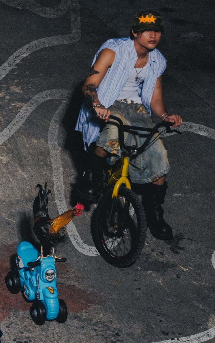 krstnrrae's tweet photo. KEN AND HIS CHICKEN 😭

@SB19Official #SB19 https://t.co/0nwJSWEXZp
