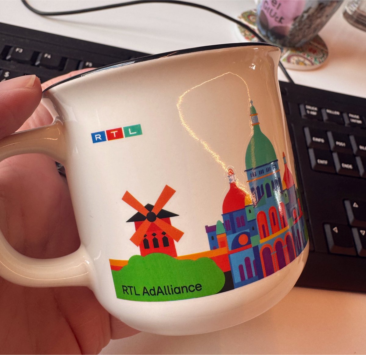 Kubalinse's tweet photo. Geschenk von RTL.
An meinen Chef. 
Und jetzt: Meins! https://t.co/ukd3WLfKZE