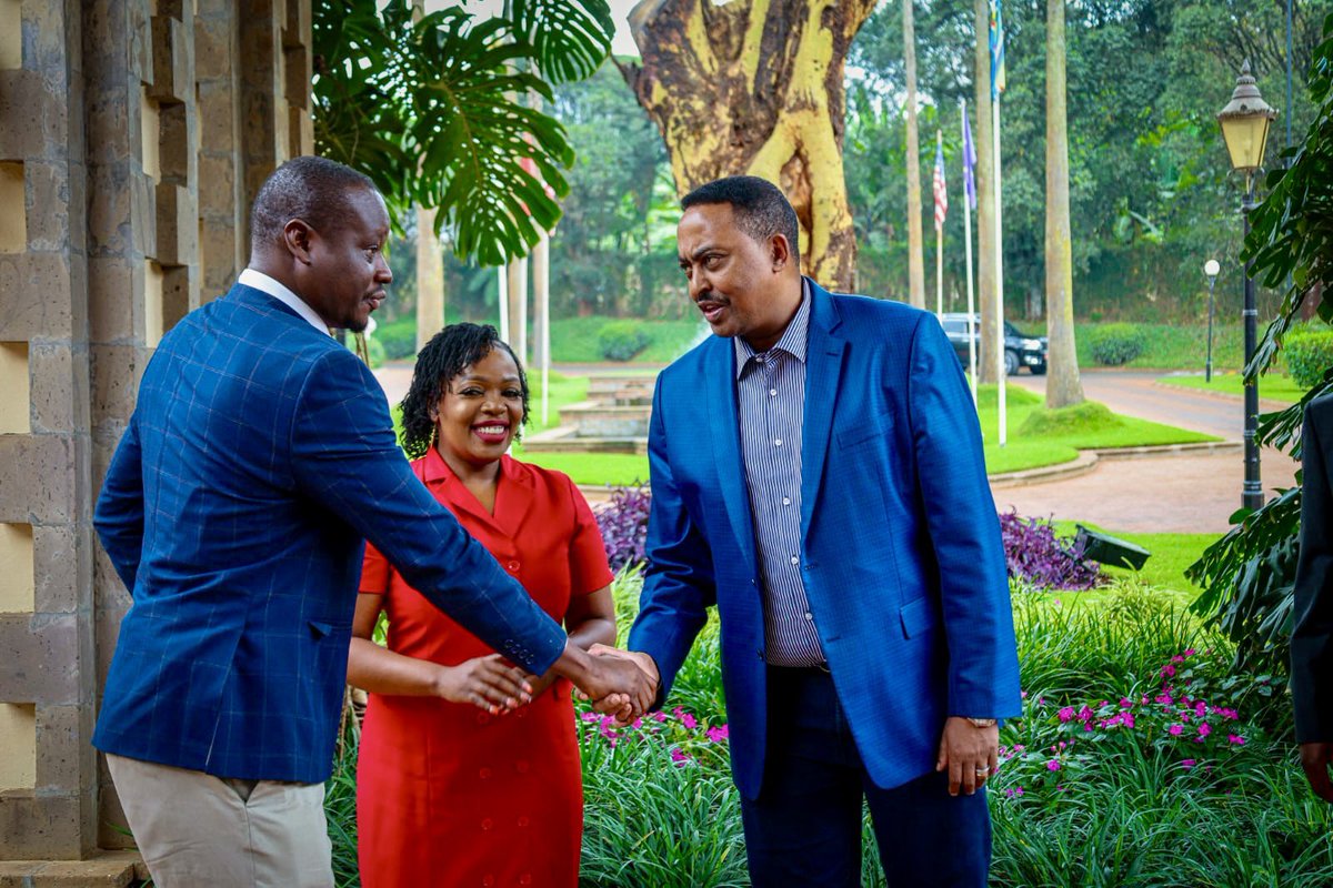 NyangePatience's tweet photo. 🗓️: 23.07.2026
📍: Nairobi, Kenya 🇰🇪 

The media plays a vital role in informing the public, promoting accountability, and advancing regional understanding. 

Recognizing this important contribution, IGAD’s Executive Secretary H.E.@DrWorkneh met with regional media leaders, including @DavidOmwoyo CEO @MediaCouncilK & President of the East Africa Press Councils; @Oduorerick, President of the Federation of East Africa Journalists; and Ms. @zubeidahkananu, President of the @KenyaEditors.

Their discussions focused on the media’s role in promoting regional integration, peace and security, journalists safety and wellbeing, and opportunities for collaboration ahead of the #IGADMediaAwards later this year.

#IGADAt40