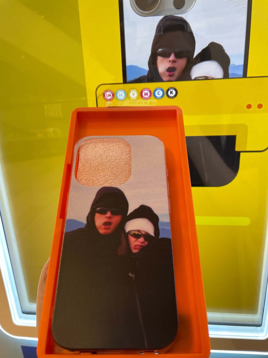 jmfconfidential's tweet photo. A tiny gift for JMFyang, phone cases with their adorable faces on them. Nothing extravagant, just something we thoughtfully picked to make them smile. We hope these remind them of the happy memories they've shared together every time they see them. 💛
@imsofiasmith @jmdibarra_ https://t.co/o0AbeiccIp