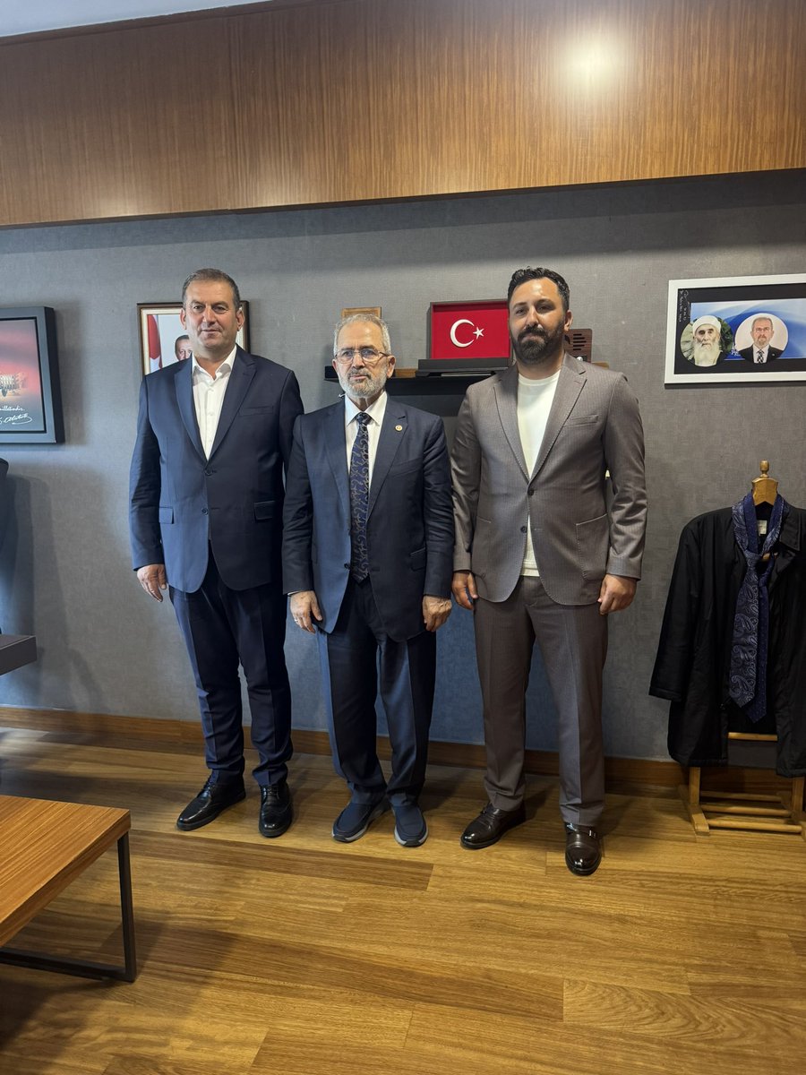 resit_umay's tweet photo. Gazi meclisimizde Diyarbakır milletvekilimiz Sayın Mehmet Sait Yaz’ı ziyaret ederek ilçemiz özelinde istişarelerde bulunduk.

Sayın vekilimizin bizlere ve ilçemize göstermiş olduğu yakın ilgi ve nazik kabulleri için teşekkür ediyorum.
@RTErdogan @abuyukgumus @mehmetsaityaz @Kepoluasuna @GalipEnsarioglu @hakanaksu058 @AvukatErsanAksu @HamitSumer21 @Akparti @AKGMTeskilat @AKParti_GMYerel