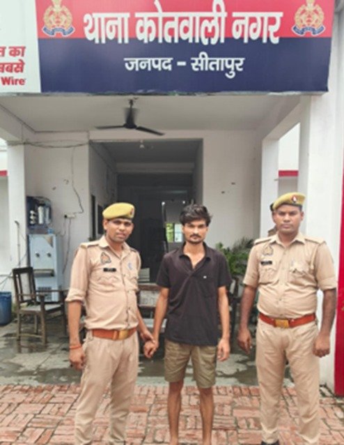 Skysamay's tweet photo. एसपी अंकुर अग्रवाल के निर्देशन में चलाए गए विशेष अभियान में जनपद पुलिस ने 15 वांछित/वारंटी अभियुक्तों को गिरफ्तार किया। हरगांव पुलिस ने 2 वांछित अभियुक्तों को चोरी का माल व ₹12,000 नकद सहित पकड़ा। अन्य थानों ने भी कई वारंटियों व वांछितों को गिरफ्तार कर न्यायालय भेजा।
 #Sitapur https://t.co/CsYpA0BQgD