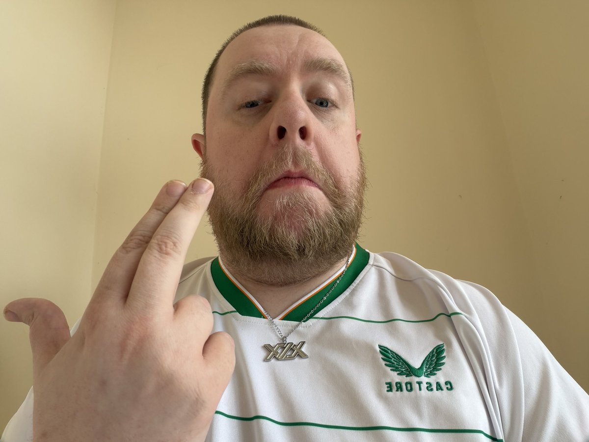 JCFYT7's tweet photo. My New Sidemen XIX Chain Doing Jeff Hardy Pose https://t.co/zDy0mCX7ZS
