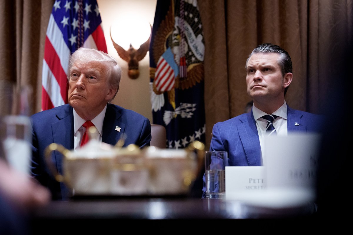 smithigo_t's tweet photo. Hegseth: "We didn't start this war. Iran started this war 47 years ago. We didn't start it. They did."

🇮🇷Abbas Araghchi: "Shut up. How many missiles have we fired on US soil in those 47 years? Zero 

How many of your leaders were killed or injured by Iran? Zero

#iran #usa https://t.co/oHLpxt4G2I
