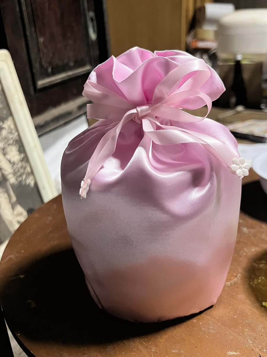 pamera0928's tweet photo. 実家の愛猫がお昼前に虹の橋を渡りました。
ここ数日ずっと具合が悪く一昨日、昨日は実家に帰ってそばにいたけど今日は仕事に行ってしまった為最後は見とれませんでした。
最後は苦しまず静かに息を引き取ったそうです。 https://t.co/oVE97pQVhb