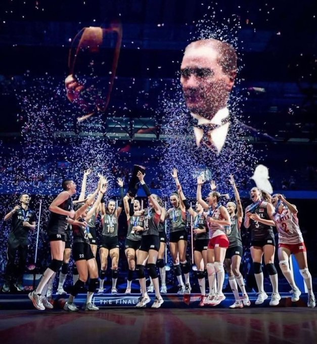 TC_MKemal's tweet photo. Türkiye, Kanada’yı 3-1 mağlup ederek yarı finale yükseldi

Filenin yıldızları- Atatürk ün kızları için büyük bir alkış rica ediyorum.

Tebrikler , #fileninsultanları Guidetti,  Zehra, Hande Baladın , İlkin, Melissa Vargas, Cansu, Gizem, Elif

👏👏👏👏👏👏👏👏👏👏👏👏👏👏👏 https://t.co/rTDdhZlbbD