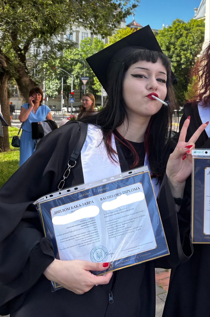 ur_wahmen's tweet photo. 7 років, 8¹⁵ істерик, 742 претензії до організації навчального процесу https://t.co/cBLKB0OJUB