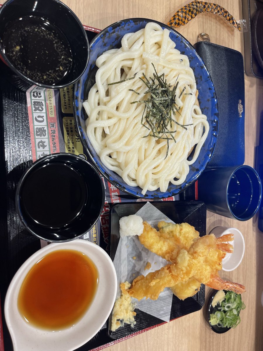 0pwifkX's tweet photo. 資さんうどん食べてきた！！天ぷらのほうが美味かった😁 https://t.co/giYLIcyxgQ