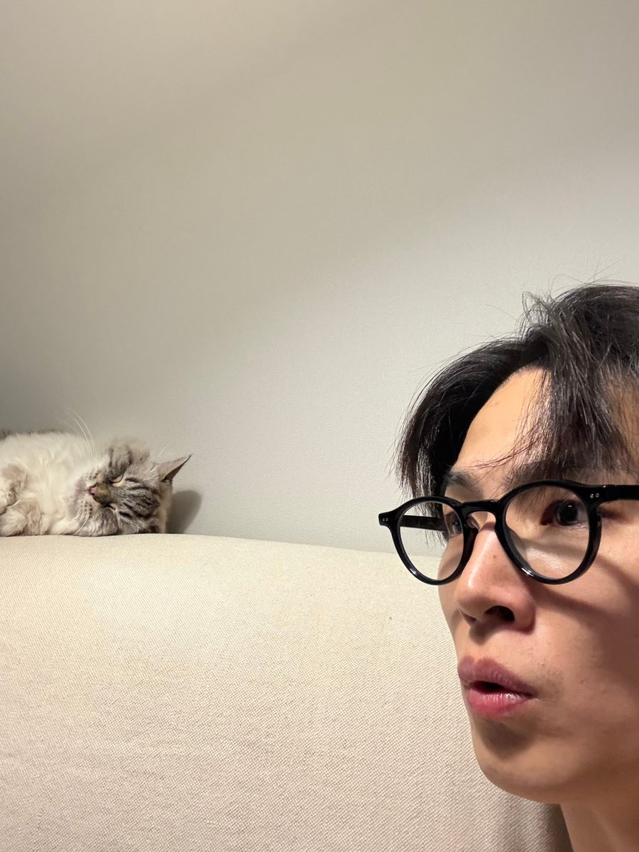 cyjprint's tweet photo. jaebeom’s two sides https://t.co/aGF7f5YELg