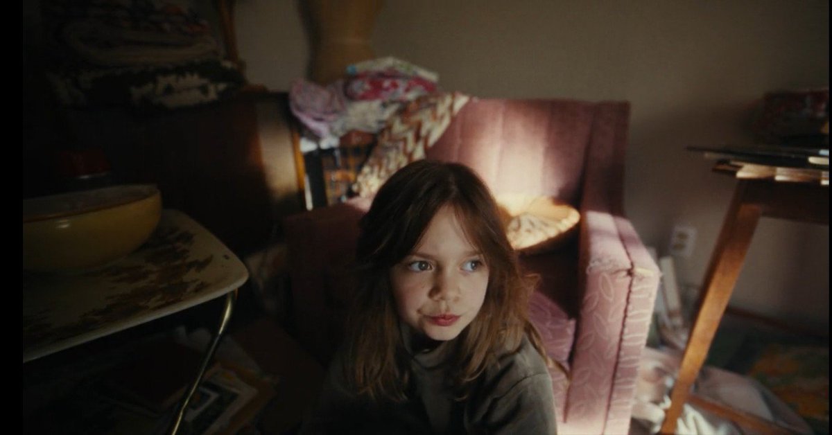 YourfaveTati's tweet photo. If Mary's first encounter with the Backrooms was at a younger age why did she seem shocked when Clark told her about it? https://t.co/FzHnCtlv6T
