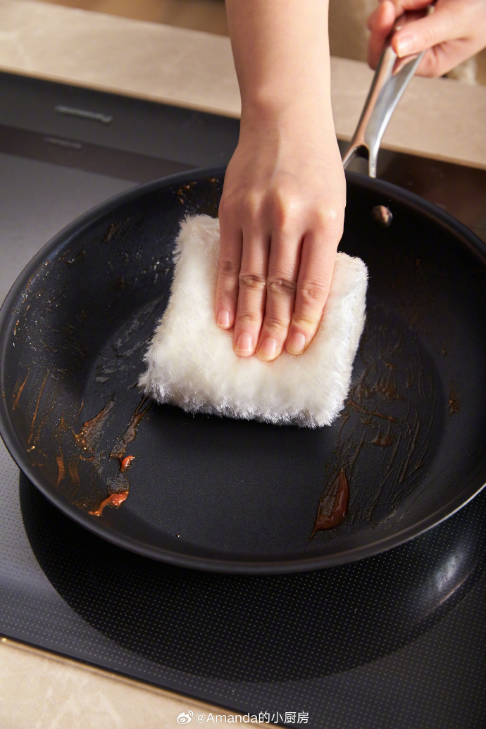 sr374q's tweet photo. Spilled cereal on the counter One swift wipe with a rag, and the mess is gone—small quick wins for a cozy messy home.， https://t.co/tz5MCfigUM