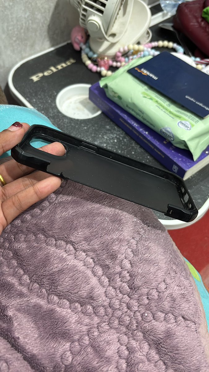 Erizka27's tweet photo. Mantap case hp ku, saking lamanya dipakai https://t.co/0p9SN9Gcb2