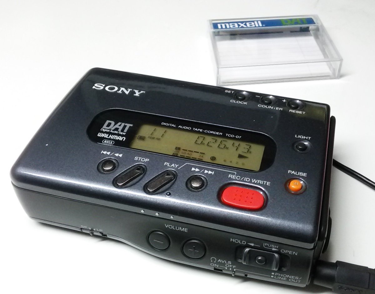 ym5105's tweet photo. @hiloyuqi_500c 幸いにしてベータを扱う修理店や数少ないメーカーのDAT専属技術者の方が個人で修理を請け負っていたりしますので今でも整備品が入手できますけど、パーツ不足はかなり深刻でポータブルDATは無理だそうです。 https://t.co/HhqpelNsqb