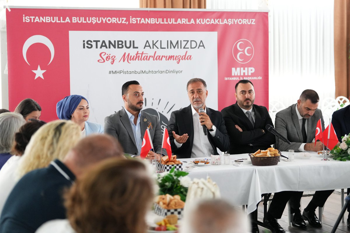 _MHPistanbul_'s tweet photo. İl Başkanımız Sn. @BBvolkanyilmaz, “İstanbul Aklımızda, Söz Muhtarlarımızda” temasıyla gerçekleştirdiğimiz program kapsamında Kartal'da muhtarlarımızla bir araya geldi.

1.Bölge Başkanımız Sn. Hamit Şahinoğlu, İl Başkan Yardımcılarımız, İl Yöneticilerimiz, Kartal İlçe Başkanımız Sn. Ersin Uzunkaya, Meclis Üyelerimiz, Kartal Muhtarlar Derneği Başkanı Sn. Memiş Dikilidaş, İlçe yöneticilerimizin ve muhtarlarımızın katılımıyla gerçekleştirilen toplantıda mahallelerin ihtiyaçları, talepleri ve çözüm önerileri değerlendirildi.

Katılımları ve değerli katkıları için tüm muhtarlarımıza teşekkür ediyor, çalışmalarında başarılar diliyoruz.

#MHPİstanbulMuhtarlarıDinliyor