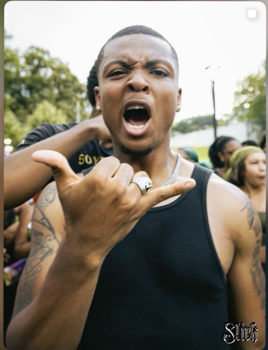 SmithTeaches2's tweet photo. “Sons are the anchors of a mother’s life.” #ProudMommyMoment🥹
#HeIs🖤💛
#MySonShine☀️🤭
#BloodLineOFsuccess💪🏾
#IceCold🧊🥶
#GreekLife #Alpha🖤💛
#CollegeStudent
@IsaacSmith4305
https://t.co/INQRMZ1tNh https://t.co/D3UumrZGO9