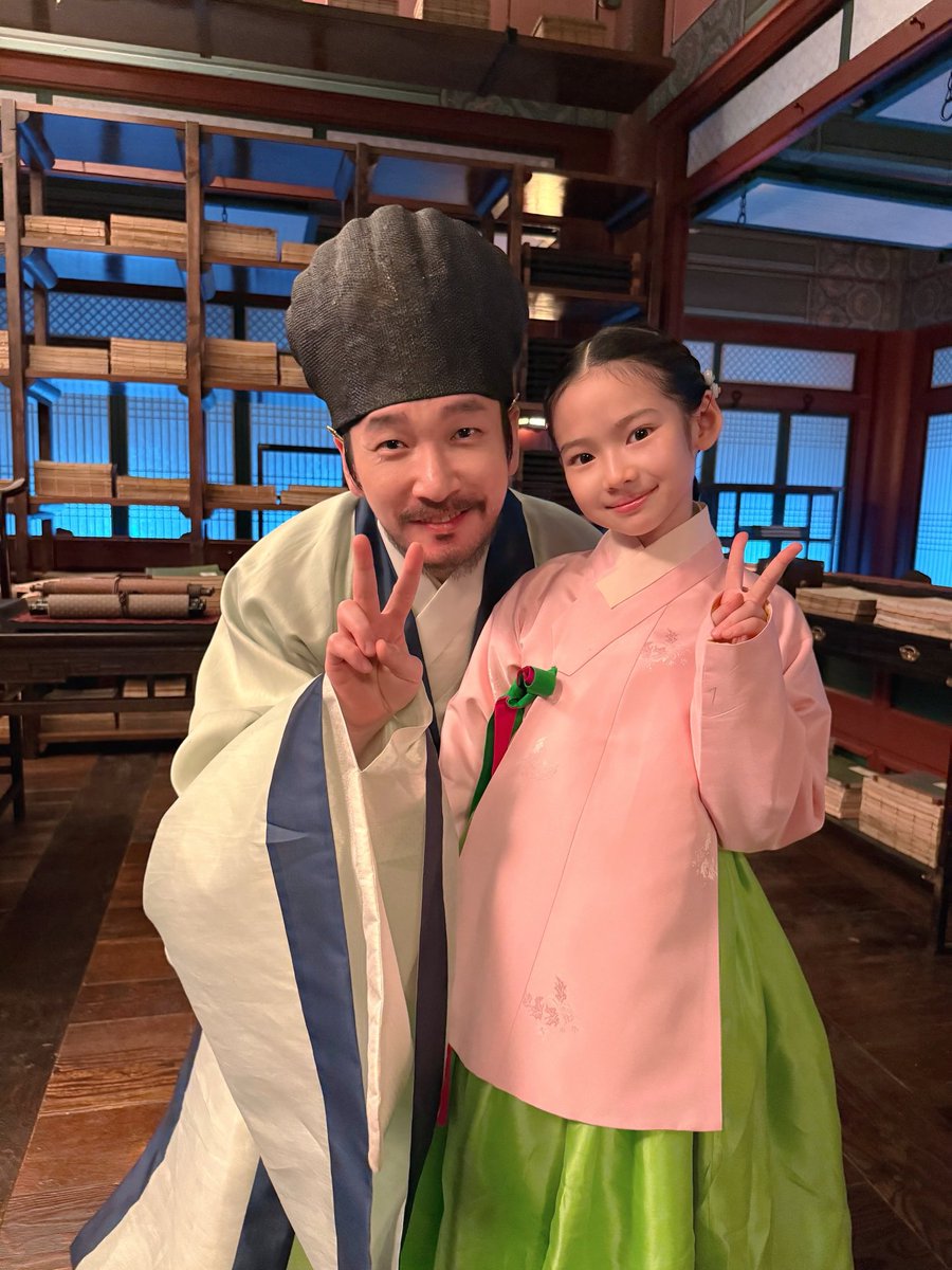 s3w28's tweet photo. 아역 생강이랑 임금 아빠  딸아빠통.. https://t.co/bqwBiZadHs