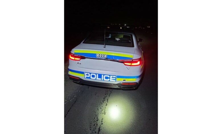 Rhino_pentarou's tweet photo. 南アフリカのムプマランガ州で昨日、幹線道路を運行中の車を機動隊が停車させた。
捜索したところ、サイの角2本、実弾、および狩猟用ライフルが車の中から発見されました。
ムプマランガ州警察によると45歳と49歳の男、2名を逮捕した。
今月末は #31日はサイの日 です。
 https://t.co/8yiz0LNilD https://t.co/uOqOkwUeHD