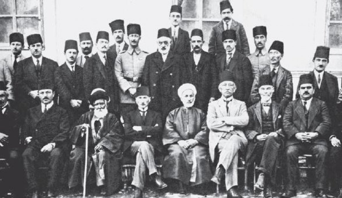 vekilince's tweet photo. “Vatan bir bütündür, parçalanamaz!”

Erzurum Kongresi’nin 107. yıldönümünde Gazi Mustafa Kemal Atatürk ve silah arkadaşlarını saygı ve rahmetle anıyorum. Erzurum Kongresi ruhunu ilelebet yaşatacağız. https://t.co/vxVZAQcDlL