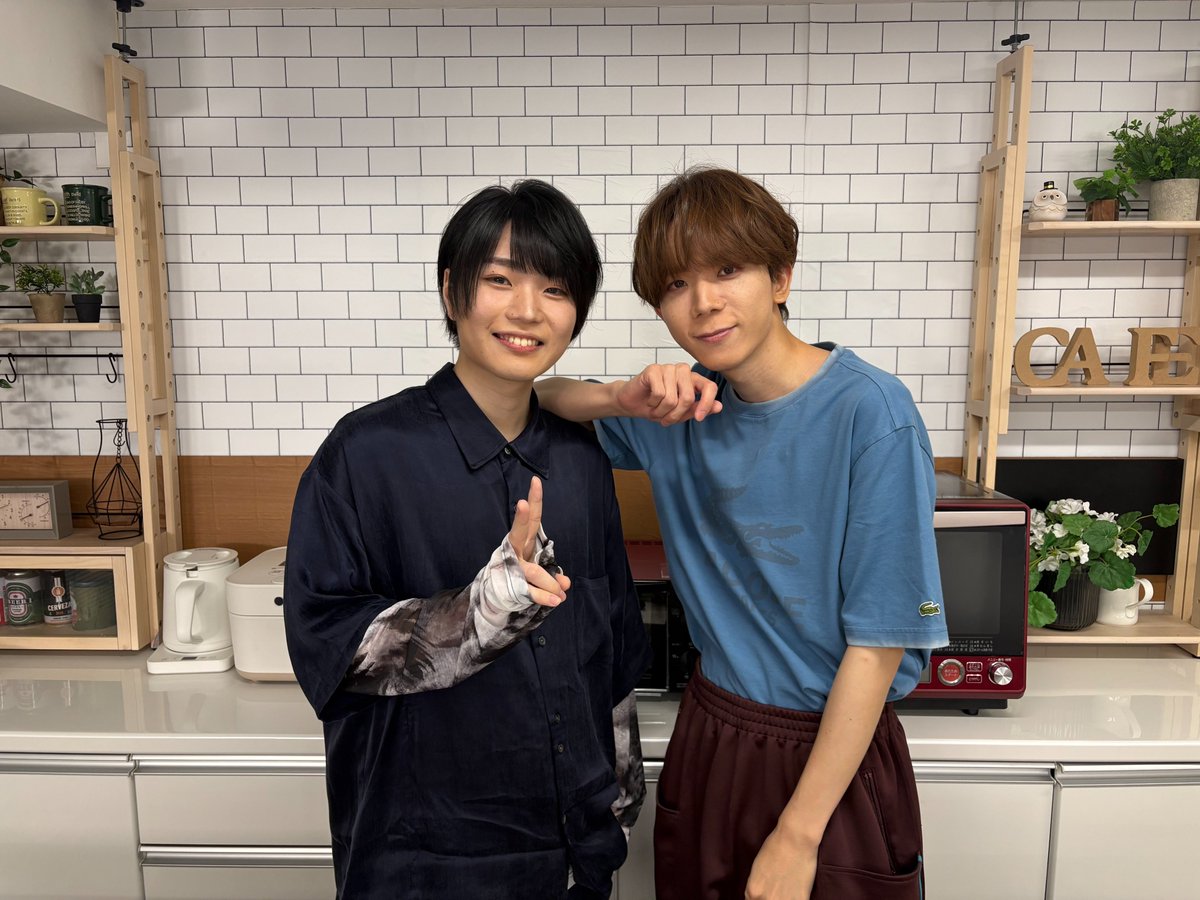 STARDUSTpro_Inc's tweet photo. #STARDUSTWEB LIVE⚡️

/／
このあと21:00から‼️
『ともだちに会ってみまふ？〜meet my friend〜』Vol3📡
\＼

『ともだちに会ってみまふ？〜meet my friend〜』
7月23日(木)21:00〜
https://t.co/e7vL3HK5op

【出演者】
#宮﨑雅也 × #高塚智人 さん

まもなく配信がスタート☁️
推しの友達に #会ってみまふ ❓

※アーカイブ、アフタートークの視聴はSTARDUST WEB有料会員限定となります。
有料会員の登録はこちらから👇
https://t.co/ChcetnIfU9

@masaya_miyazaki
@tomohito0825

#高塚さんスタダ番組へようこそ
#会ってみまふ