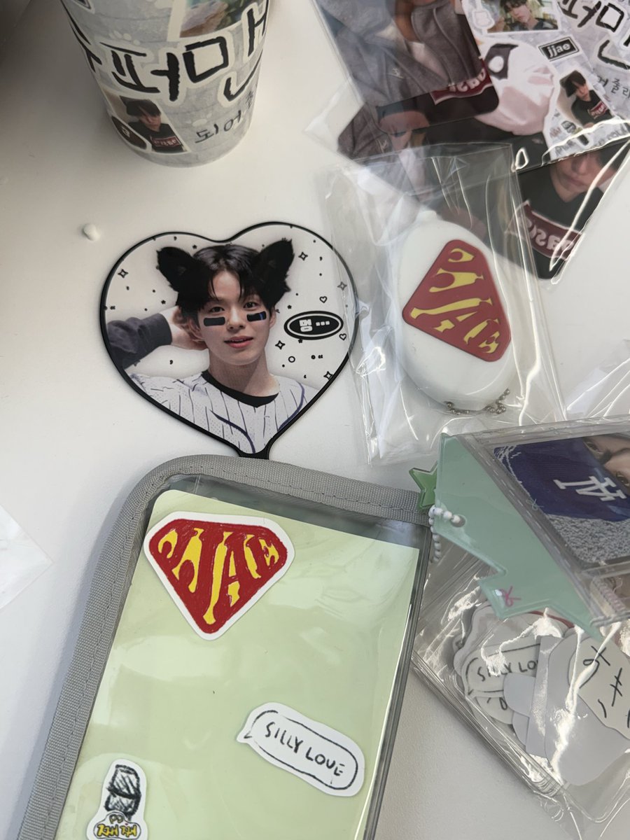 bborrrrr_'s tweet photo. 재혁이덕분에엄청행복햇떤하루♡
생일너무너무추카해 https://t.co/yfLdbq6b1B