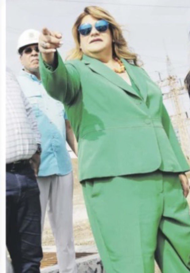 DAVILACOLON's tweet photo. Las fotos del body language que publican los periódicos hoy revelan la actitud. Cero humildad ni arrepentimiento. Desafío total al pueblo‼️Tremendo trabajo de los foto-periodístas 📸 https://t.co/uMCyabVIxj