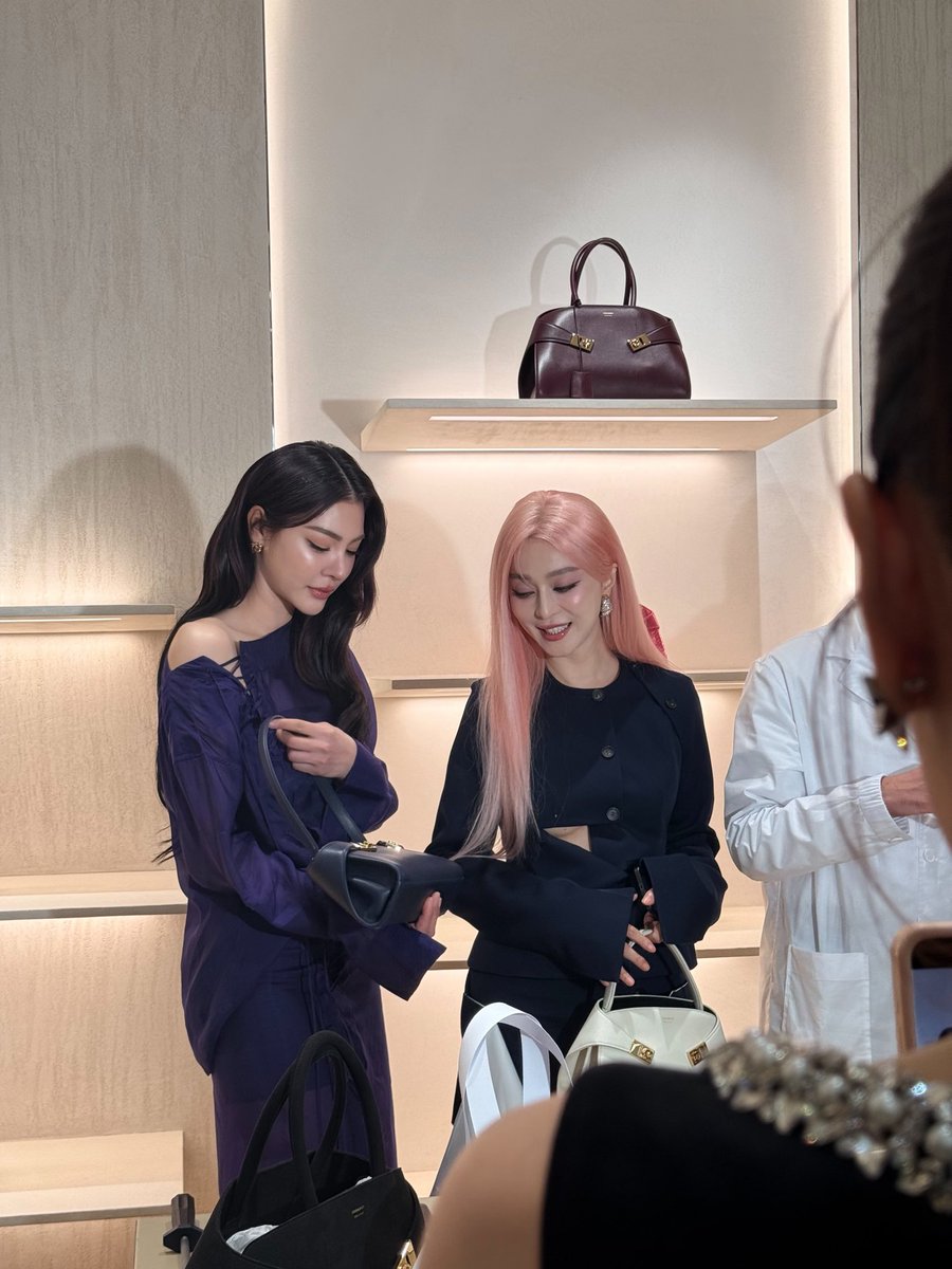 malisorn00's tweet photo. 👜✨💛🌻🤏🏻 

FAYE FERRAGAMO PARAGON
#FerragamoParagonxFaye
#FayePeraya https://t.co/jOsiahe1uC