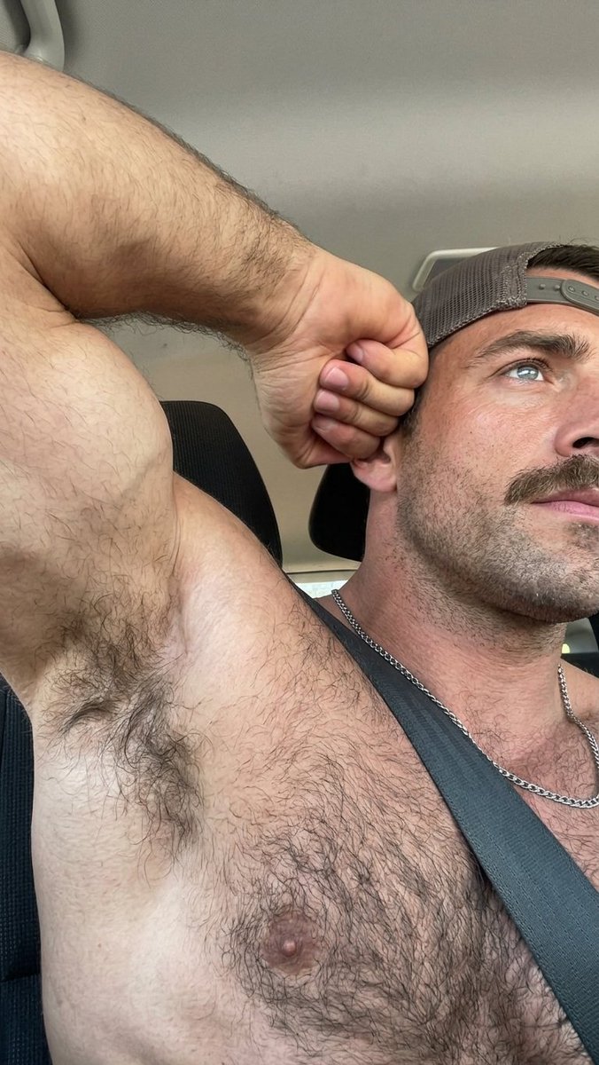 thehunterdawson's tweet photo. Come closer... hairy and sweaty after a long day 😏 https://t.co/LGMUlPhV1z