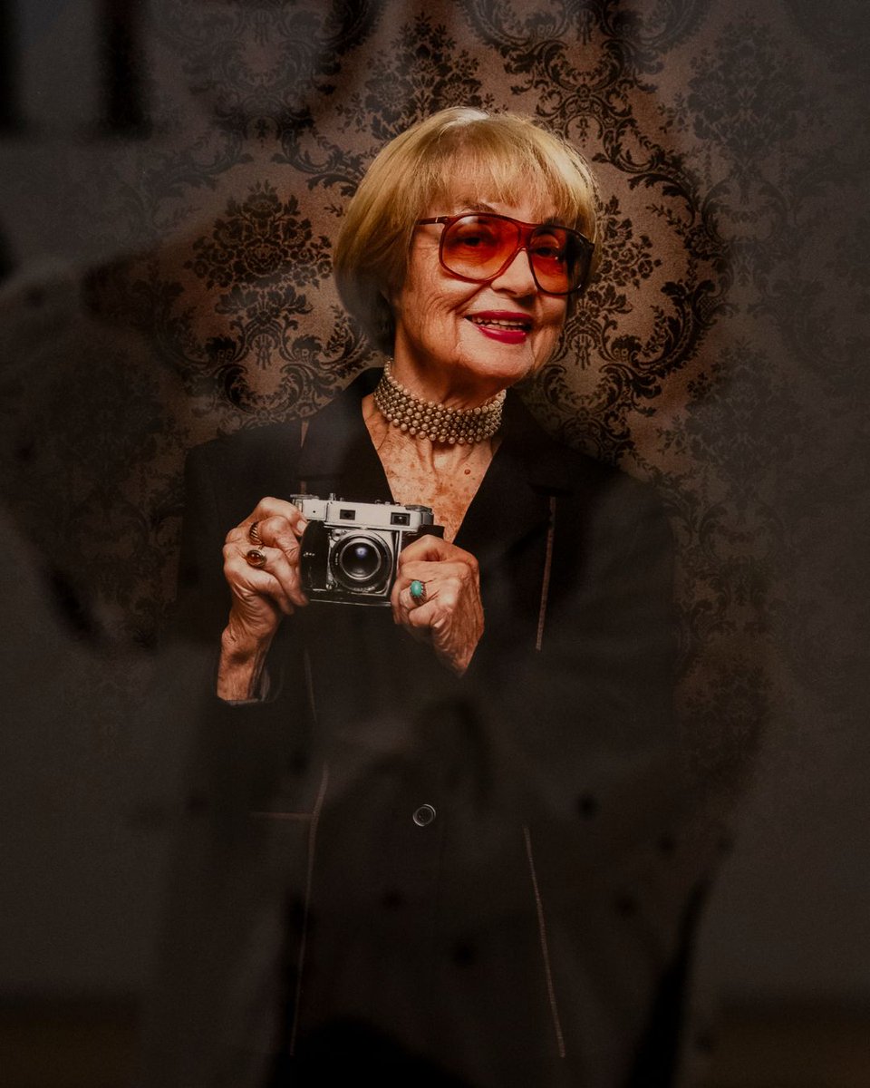 photoespana's tweet photo. 📷 La exposición 'Belita Gracia. La fotógrafa', que puedes ver en la @Biblioteca_BCC, recupera el trabajo de una autora que desarrolló su mirada entre la observación cotidiana, la vida familiar y una sensibilidad temprana hacia las mujeres.

🔗 https://t.co/mVKgW1iudp https://t.co/n2sy4jCd9f
