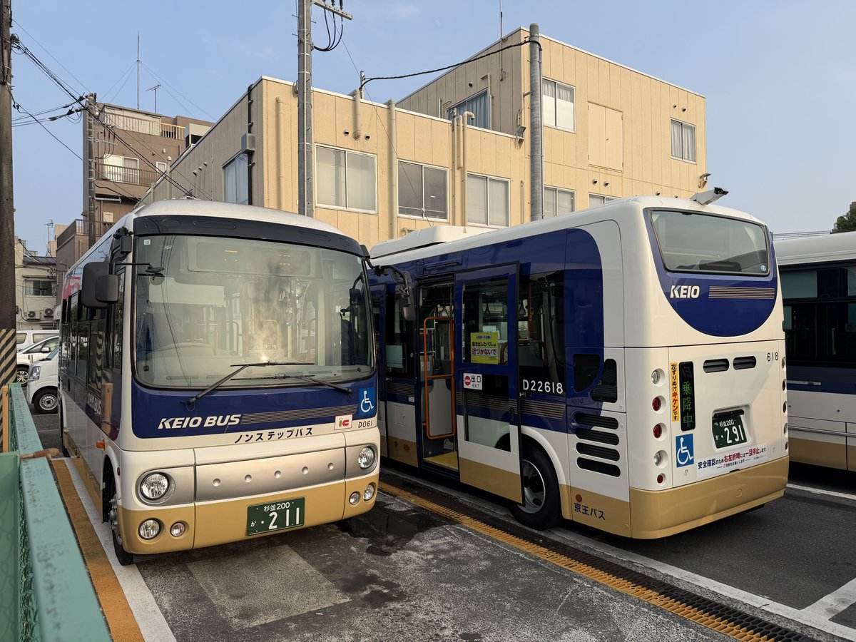 ChuoEastLine's tweet photo. #京王バス 永福町営業所
入：D22618（杉並200か291）
出：D21061（杉並200か211）

ついに京王バスから10年式のBDG-HX6JLAEが消滅 https://t.co/cHLIfZ2ovM
