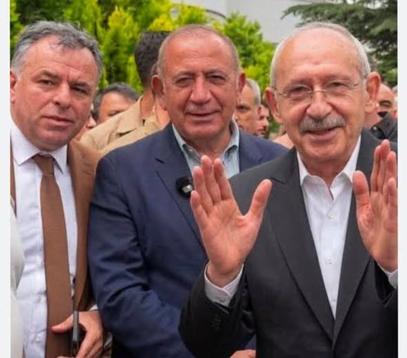 DemokratCagdas's tweet photo. Sanki, Güldürmek eğlendirmek için var olmuşlar, gelde gülme  
Divina commedia 🤣🤣🤣 https://t.co/rf0BFFl3mT