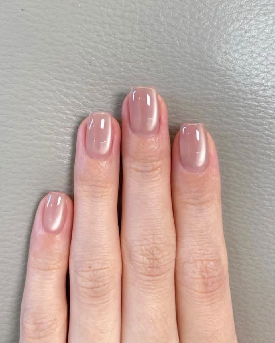cloudmorii's tweet photo. alah-alah, saking cakepnya sampai dikira kupal. 😭 padahal ini mah kuku asli, cuma modal nail gel polish doang. sungkem karena secantik itu hasilnya.😭🧎🏼‍♀️ https://t.co/eTBKc4OwIq