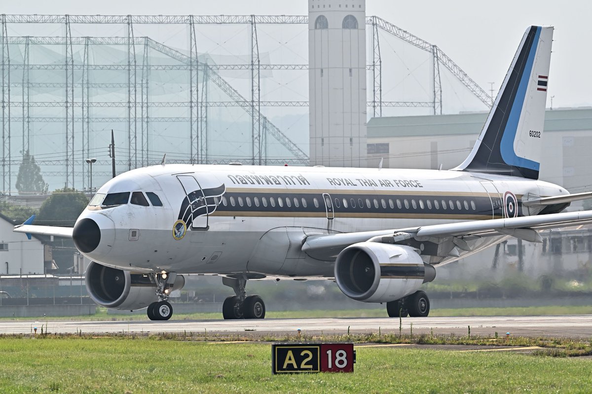 MikeOscar454511's tweet photo. 2026/07/23
タイ空軍の機体を見ると、屋台のウマいメシを思い出してお腹が空きます😆
いつ見ても美しいカラーリングのエアバスA319ですが、近寄るとそれなりに使い込まれている感じですね。また来年来るかな?เชิญมาอีกนะครับ
#RJTY #横田基地 #RTAF https://t.co/pUdfPybnRY